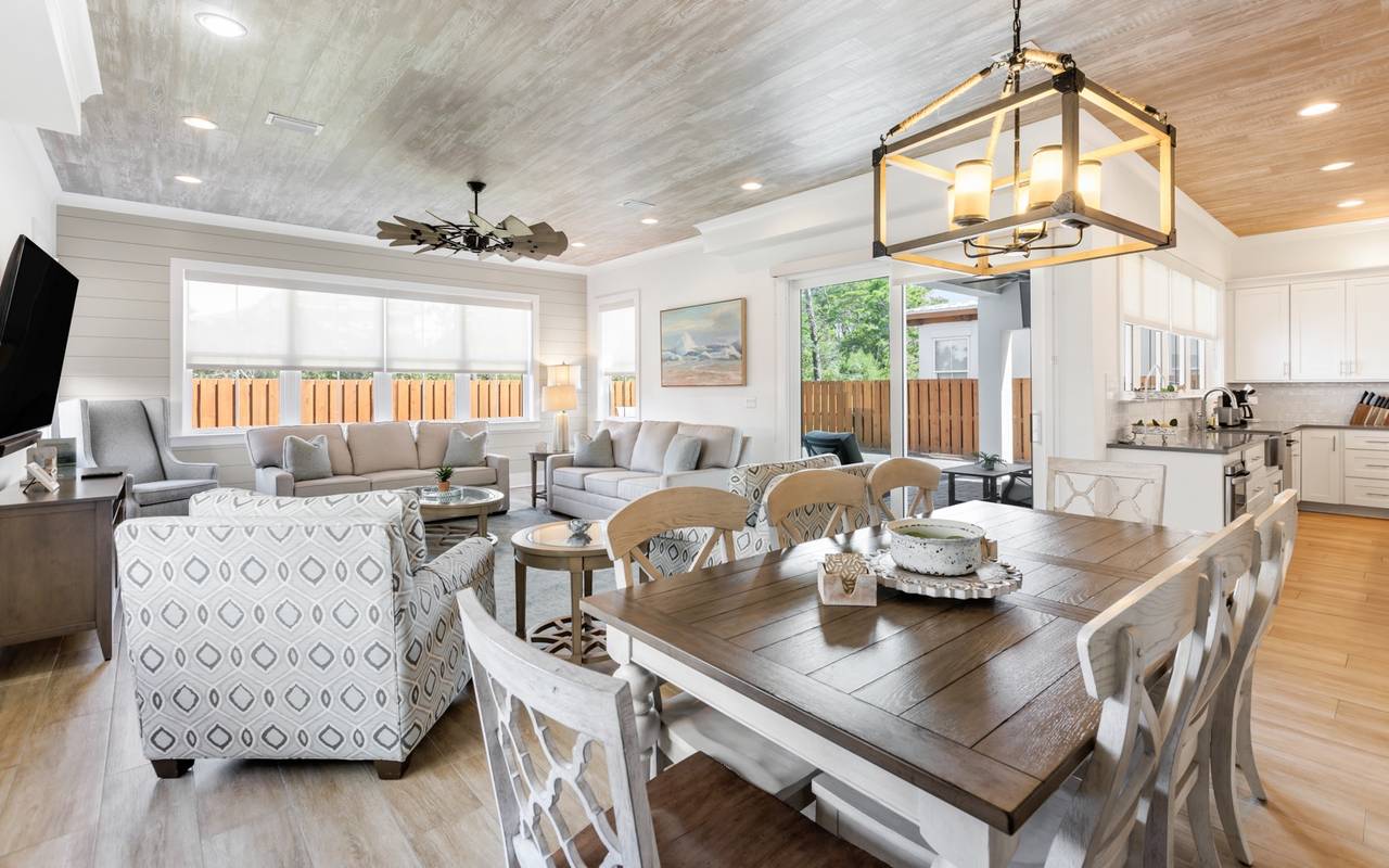 Lynda Lou's Lynda Lou's