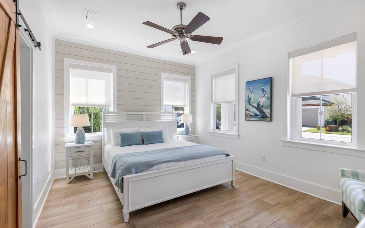 Lynda Lou's Lynda Lou's