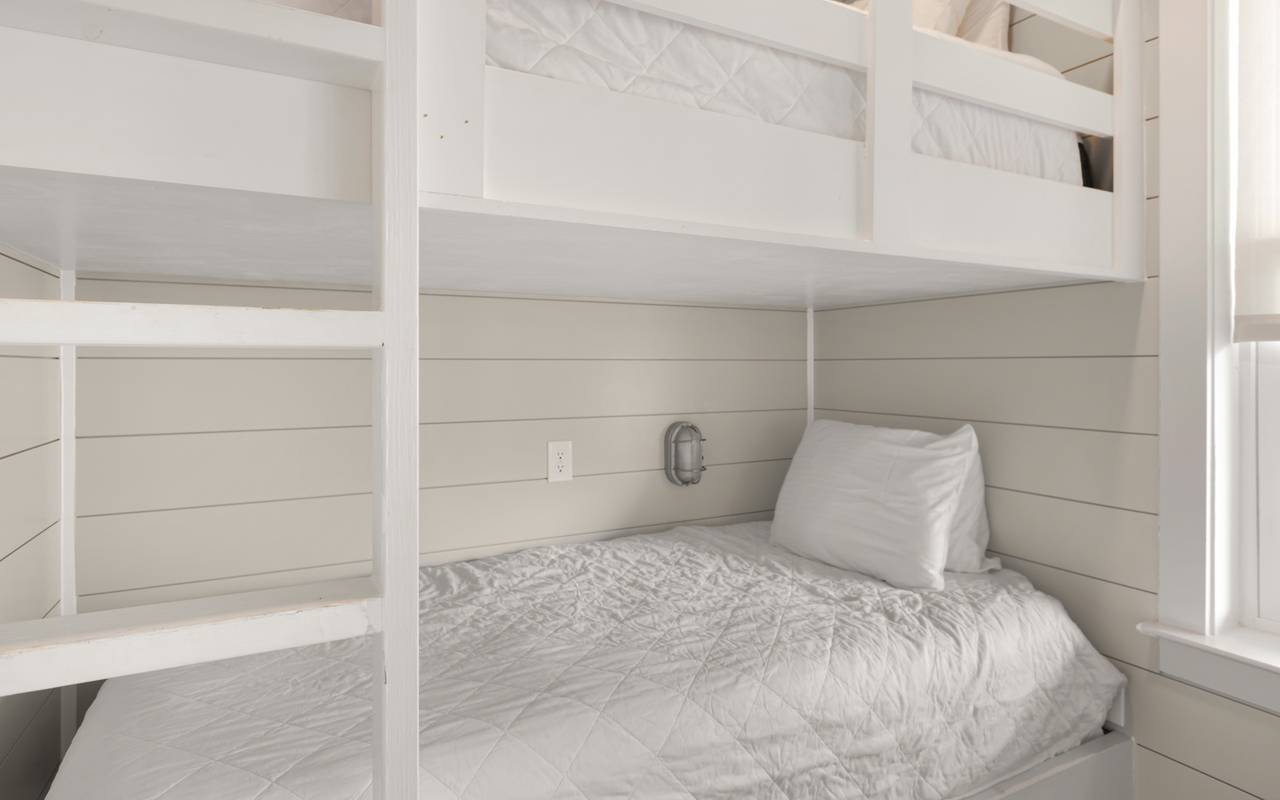 Lynda Lou's Lynda Lou's