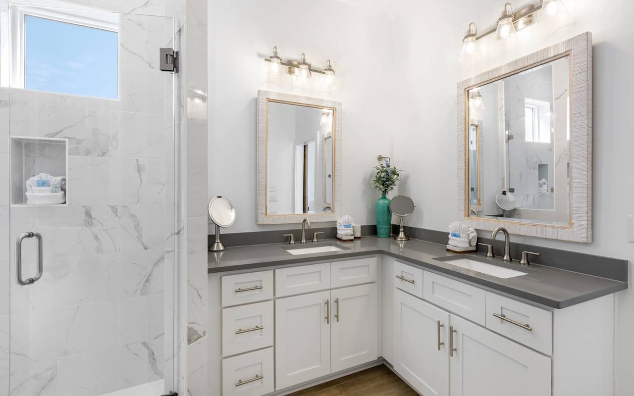 Lynda Lou's Lynda Lou's