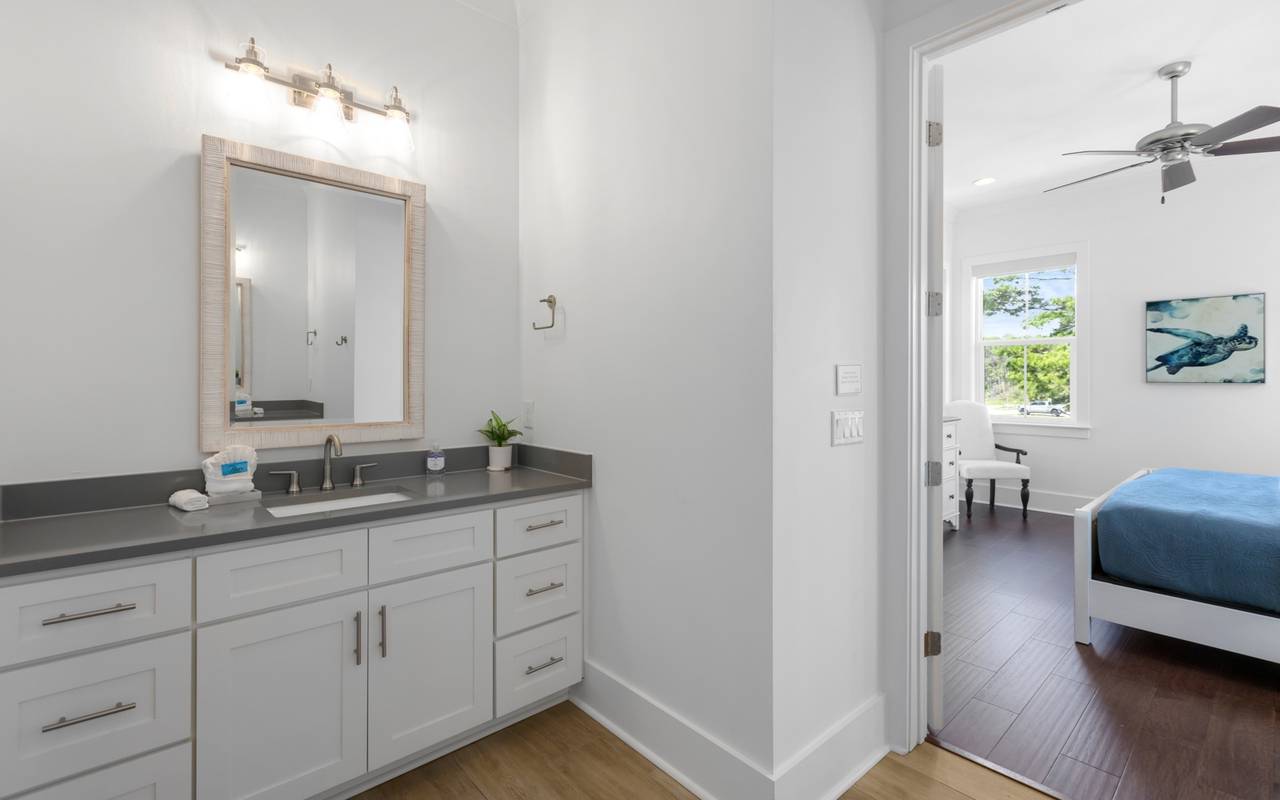 Lynda Lou's Lynda Lou's