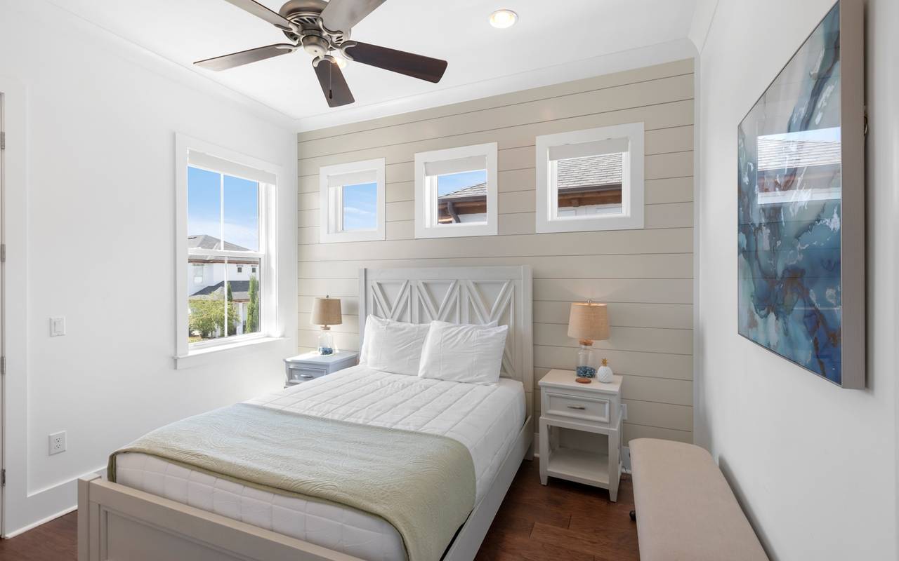 Lynda Lou's Lynda Lou's