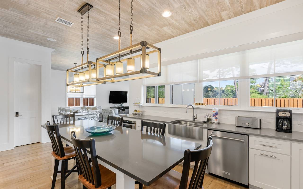 Lynda Lou's Lynda Lou's