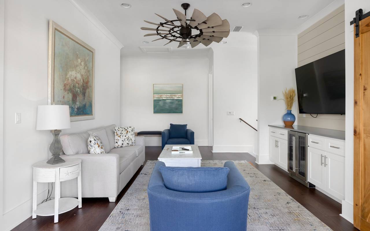 Lynda Lou's Lynda Lou's