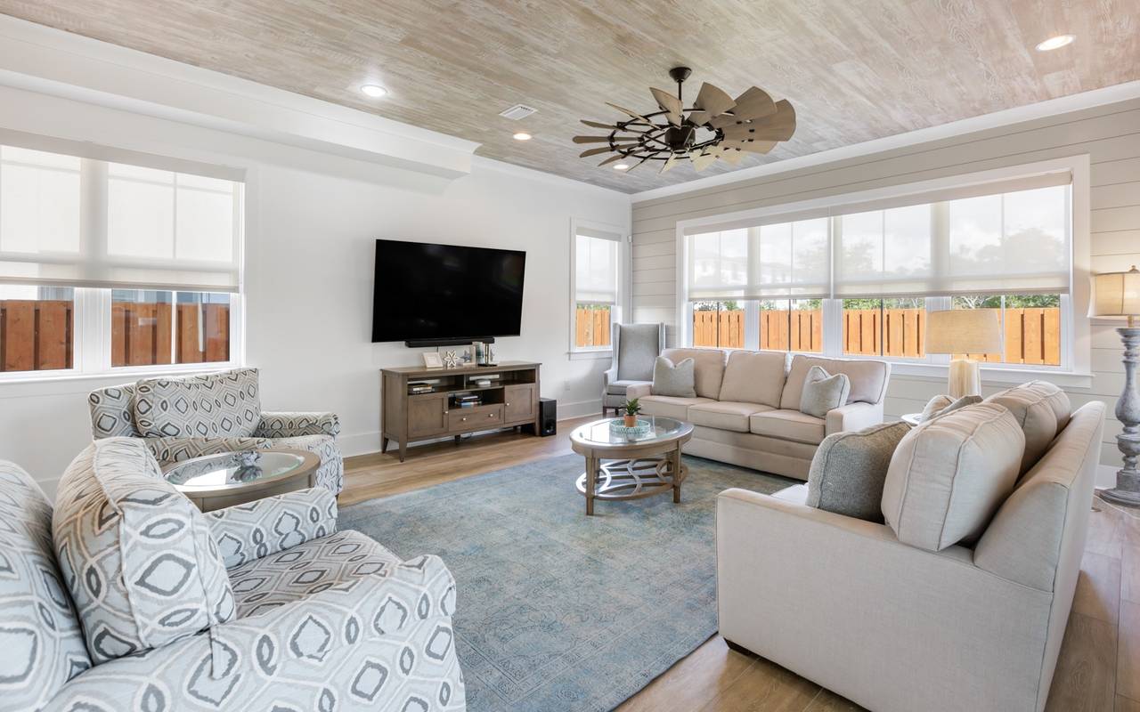 Lynda Lou's Lynda Lou's