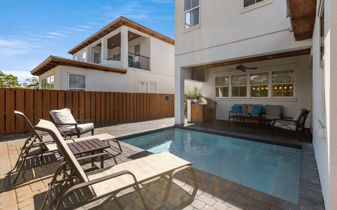 Lynda Lou's Lynda Lou's