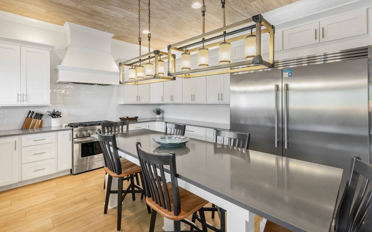 Lynda Lou's Lynda Lou's