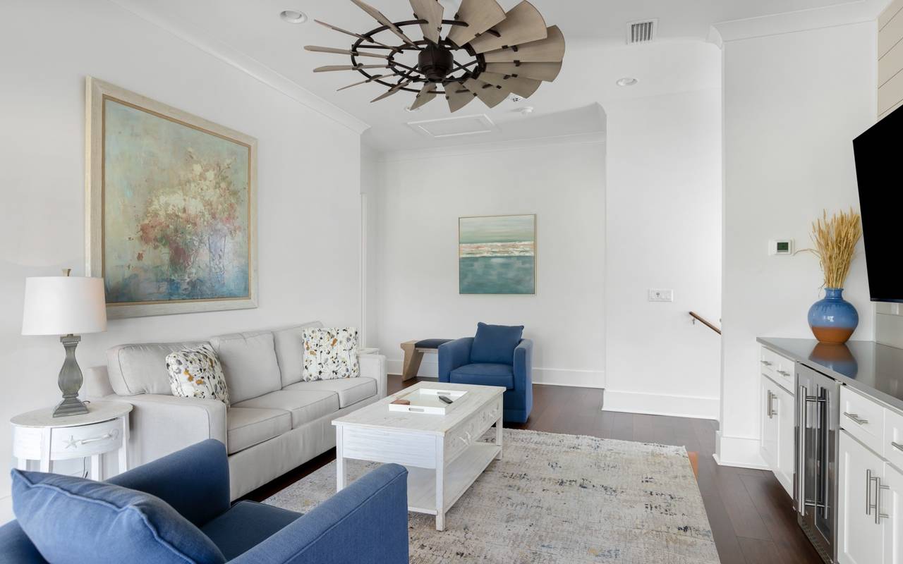 Lynda Lou's Lynda Lou's