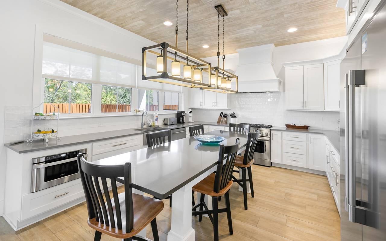 Lynda Lou's Lynda Lou's