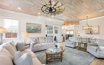 Lynda Lou's Lynda Lou's