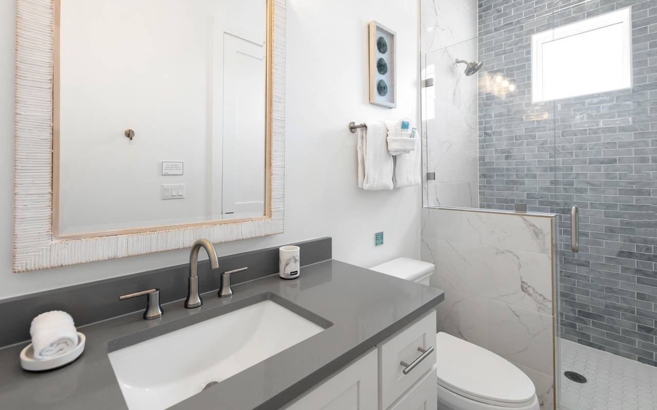 Lynda Lou's Lynda Lou's