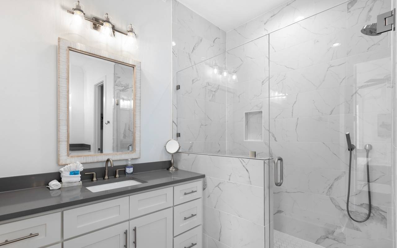 Lynda Lou's Lynda Lou's