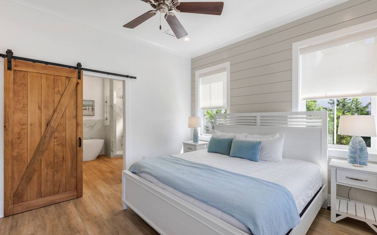 Lynda Lou's Lynda Lou's