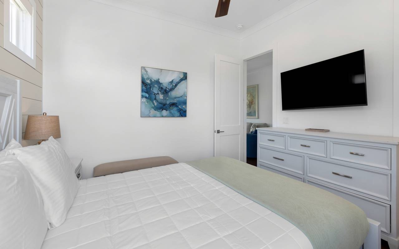 Lynda Lou's Lynda Lou's