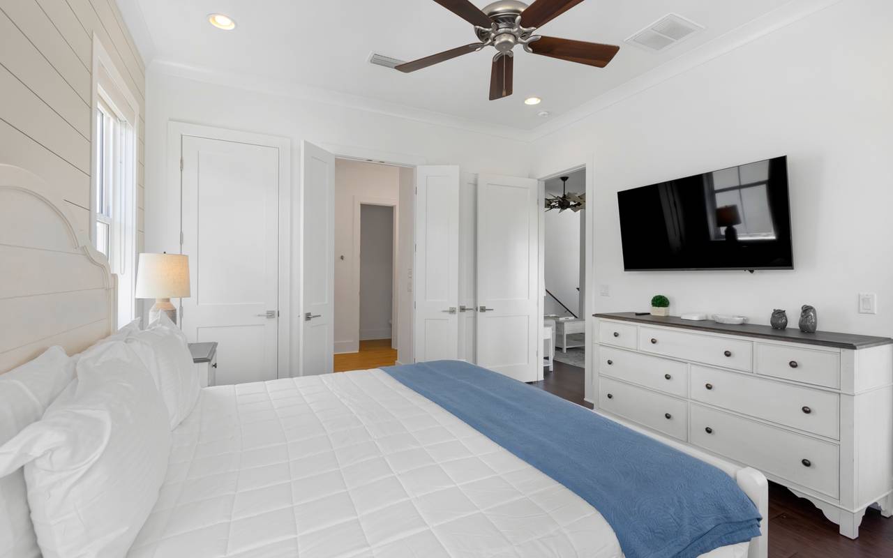 Lynda Lou's Lynda Lou's