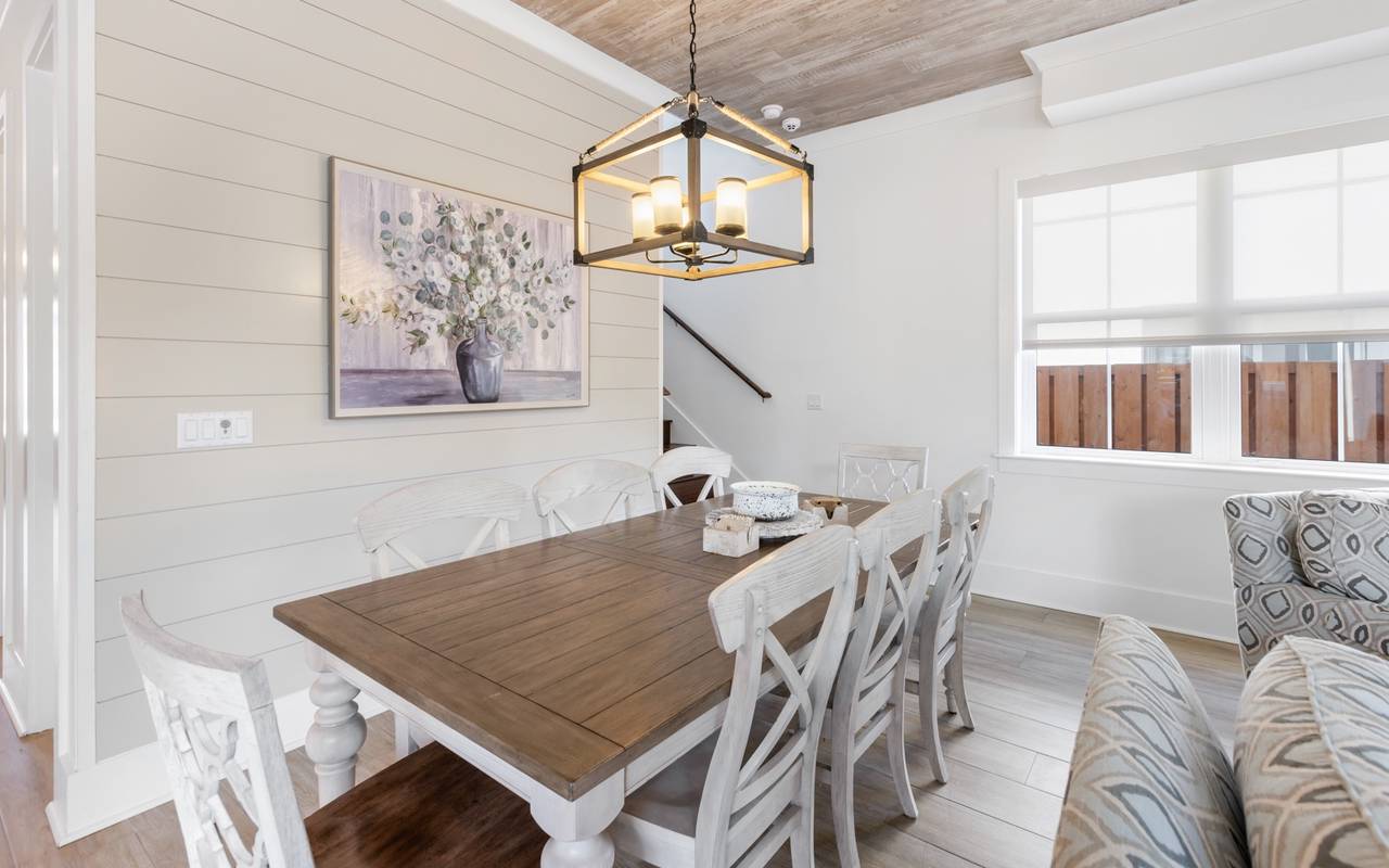 Lynda Lou's Lynda Lou's