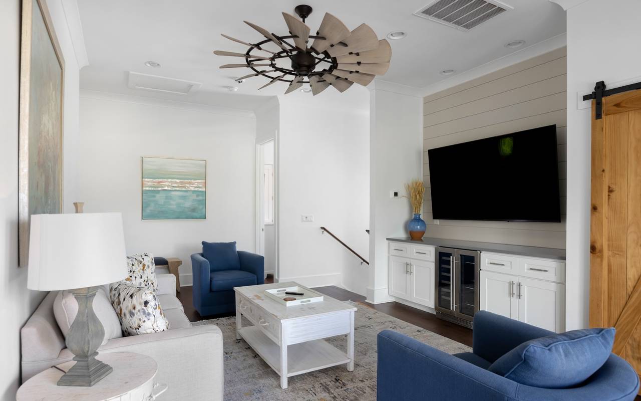 Lynda Lou's Lynda Lou's