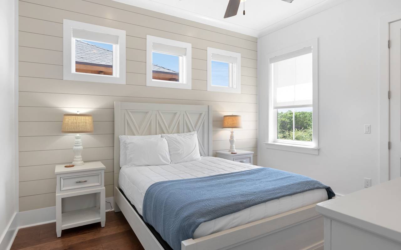 Lynda Lou's Lynda Lou's