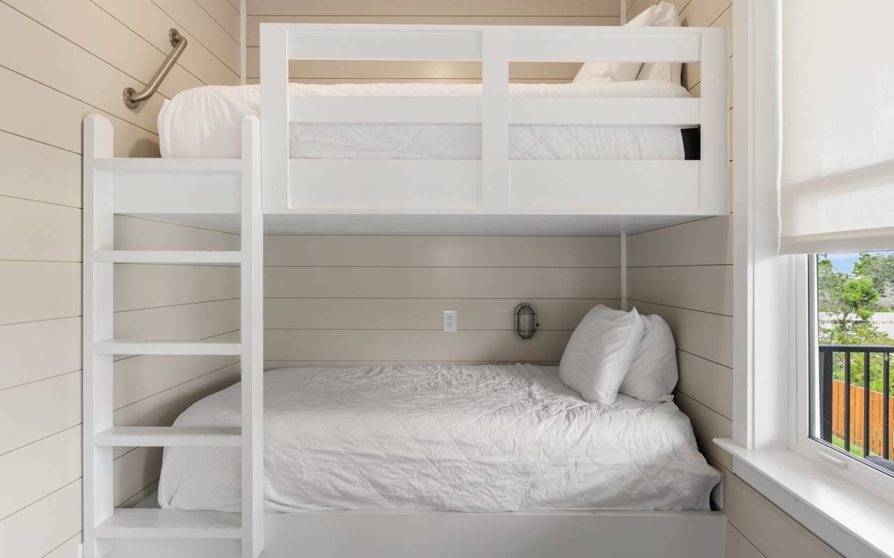 Lynda Lou's Lynda Lou's