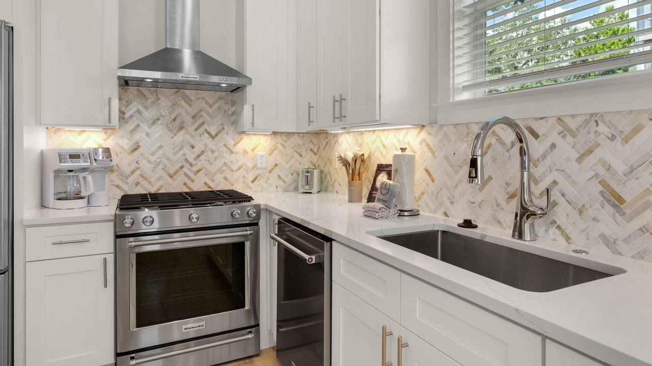 Sunset on Sawgrass - Kitchen Area Sunset on Sawgrass - Kitchen Area