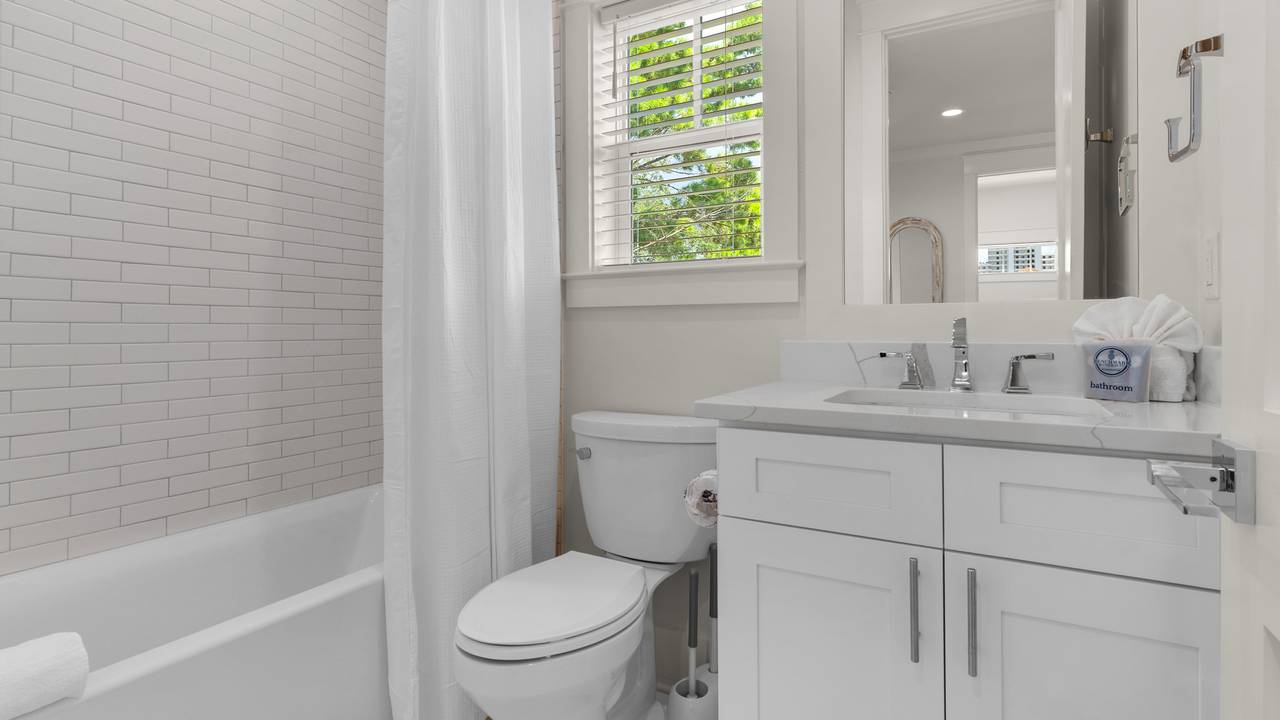 Sunset on Sawgrass- 2nd Floor Full Hall Bath Sunset on Sawgrass- 2nd Floor Full Hall Bath