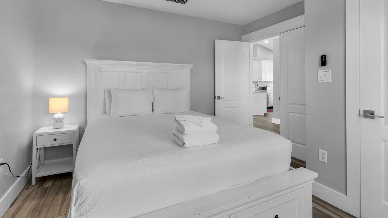 Sweet Retreat - Bedroom 4 w/ King bed Sweet Retreat - Bedroom 4 w/ King bed