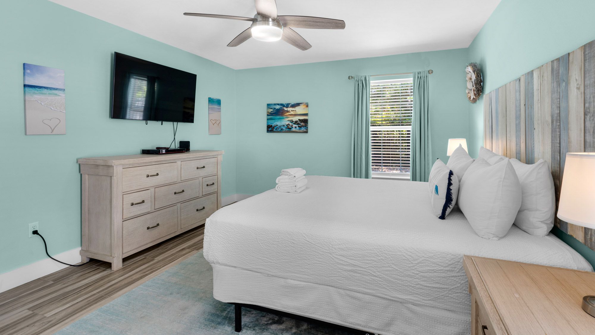 Sweet Retreat - Primary Bedroom w/ King bed