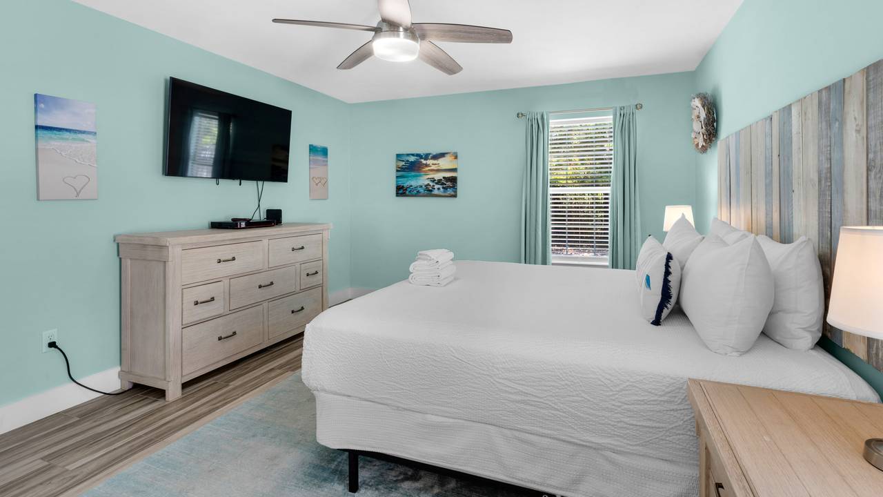 Sweet Retreat - Primary Bedroom w/ King bed Sweet Retreat - Primary Bedroom w/ King bed