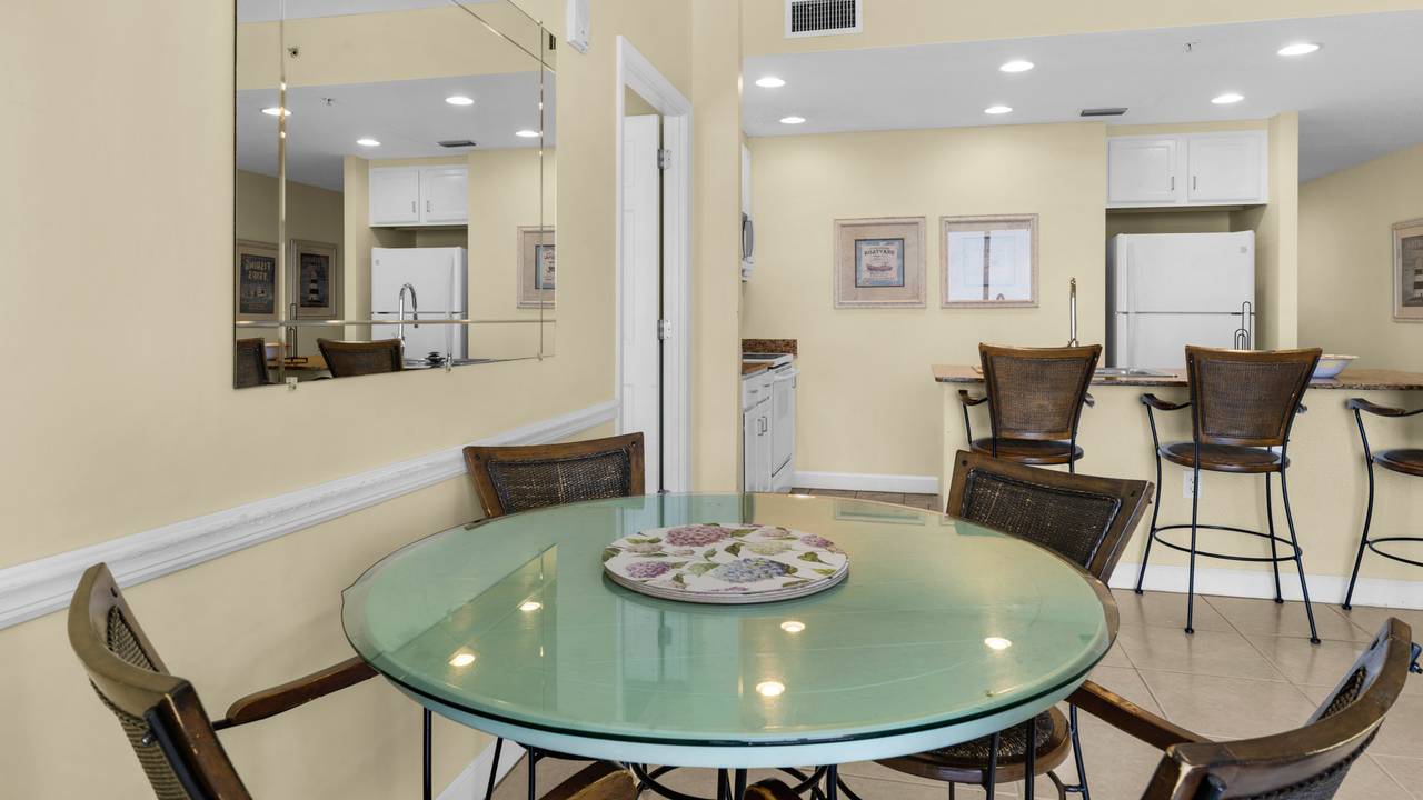 Sterling Reef 1604 - Dining area Sterling Reef 1604 - Dining area