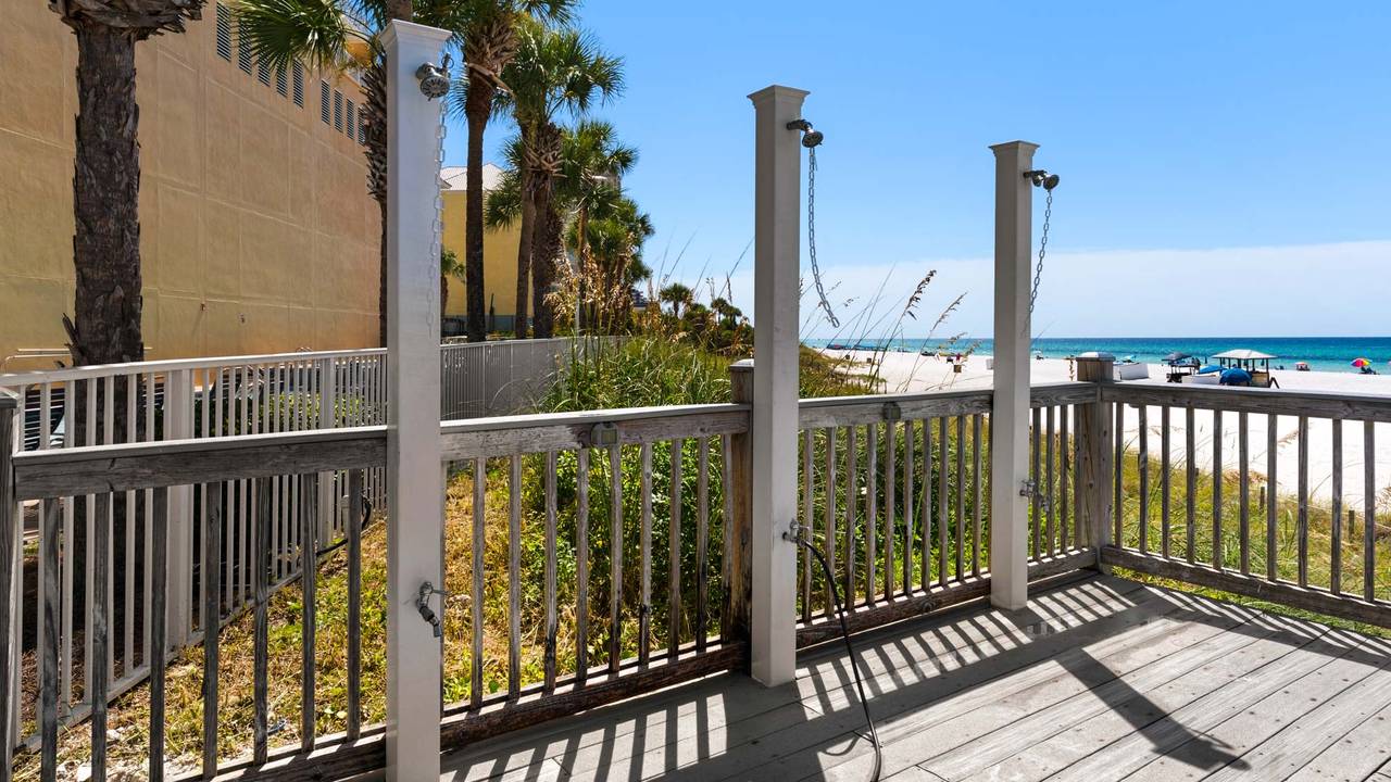 Sterling Reef Grounds & Amenities Sterling Reef Grounds & Amenities