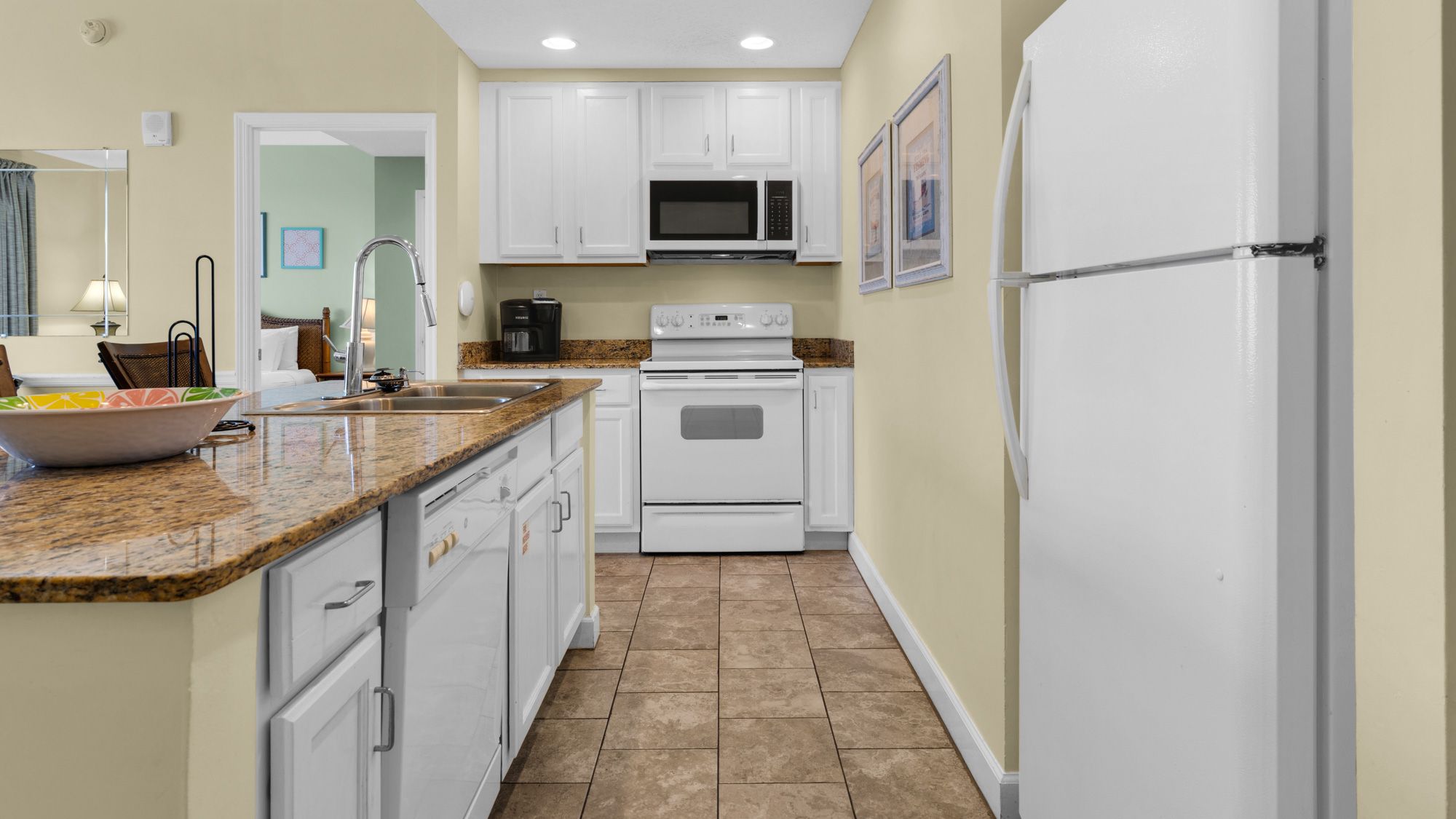 Sterling Reef 1604 - Kitchen area 