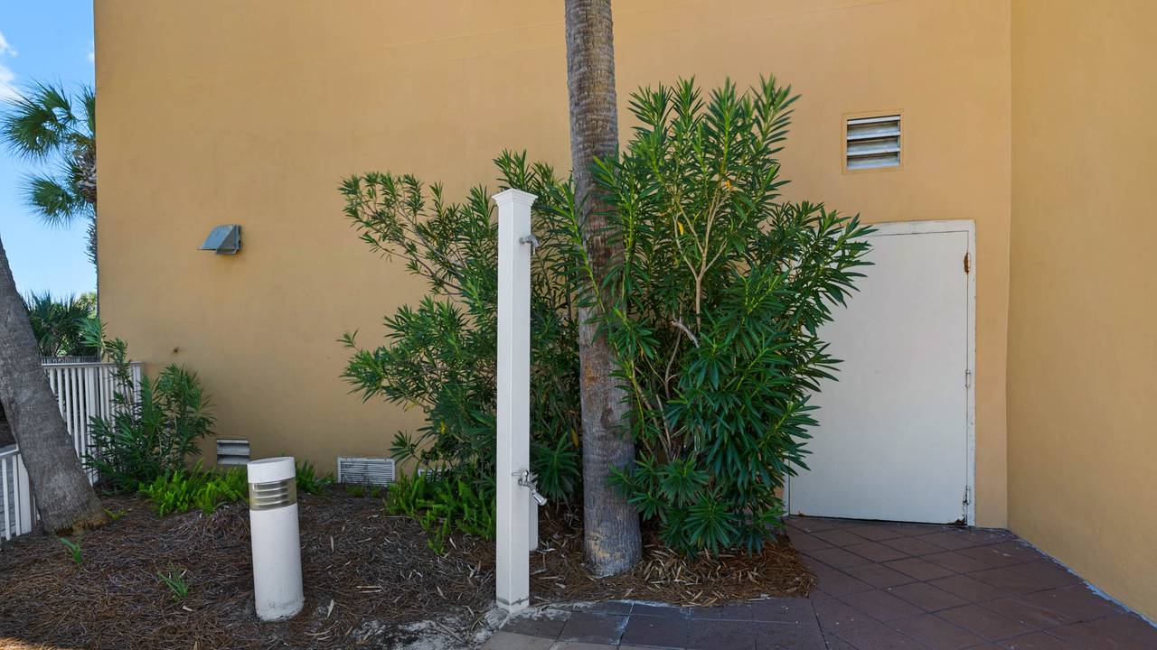 Sterling Reef Grounds & Amenities Sterling Reef Grounds & Amenities