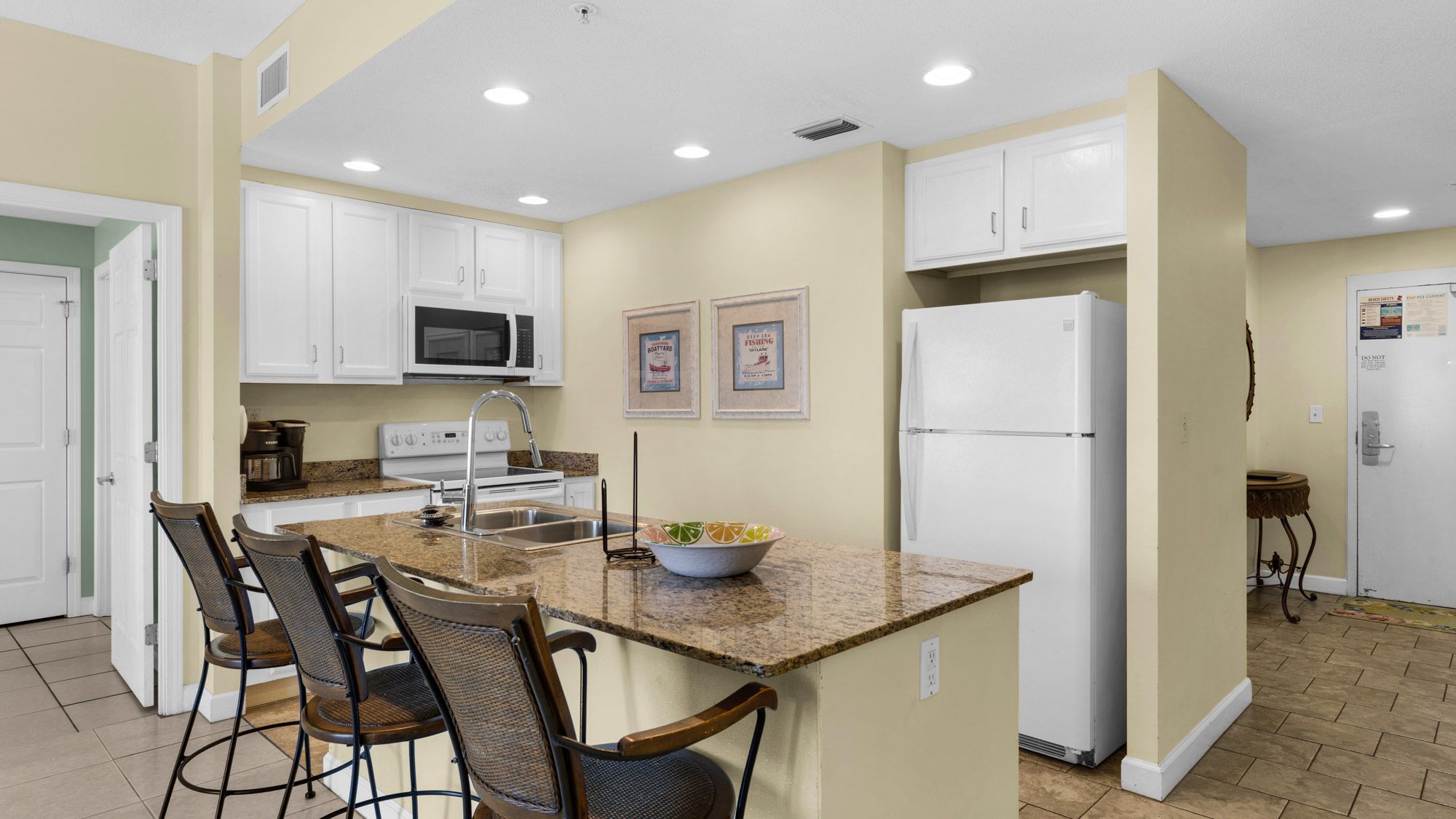 Sterling Reef 1604 - Kitchen area 