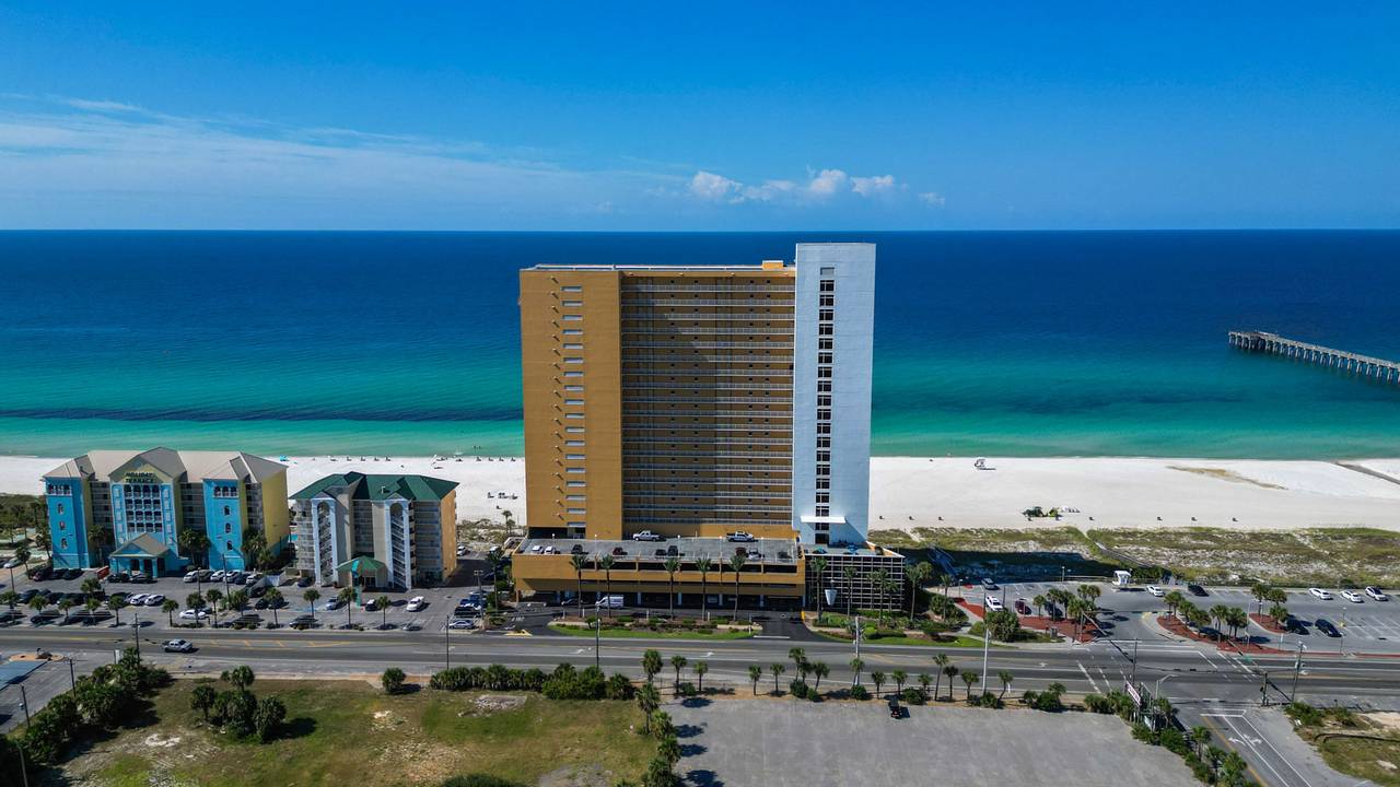 Sterling Reef Grounds & Amenities Sterling Reef Grounds & Amenities