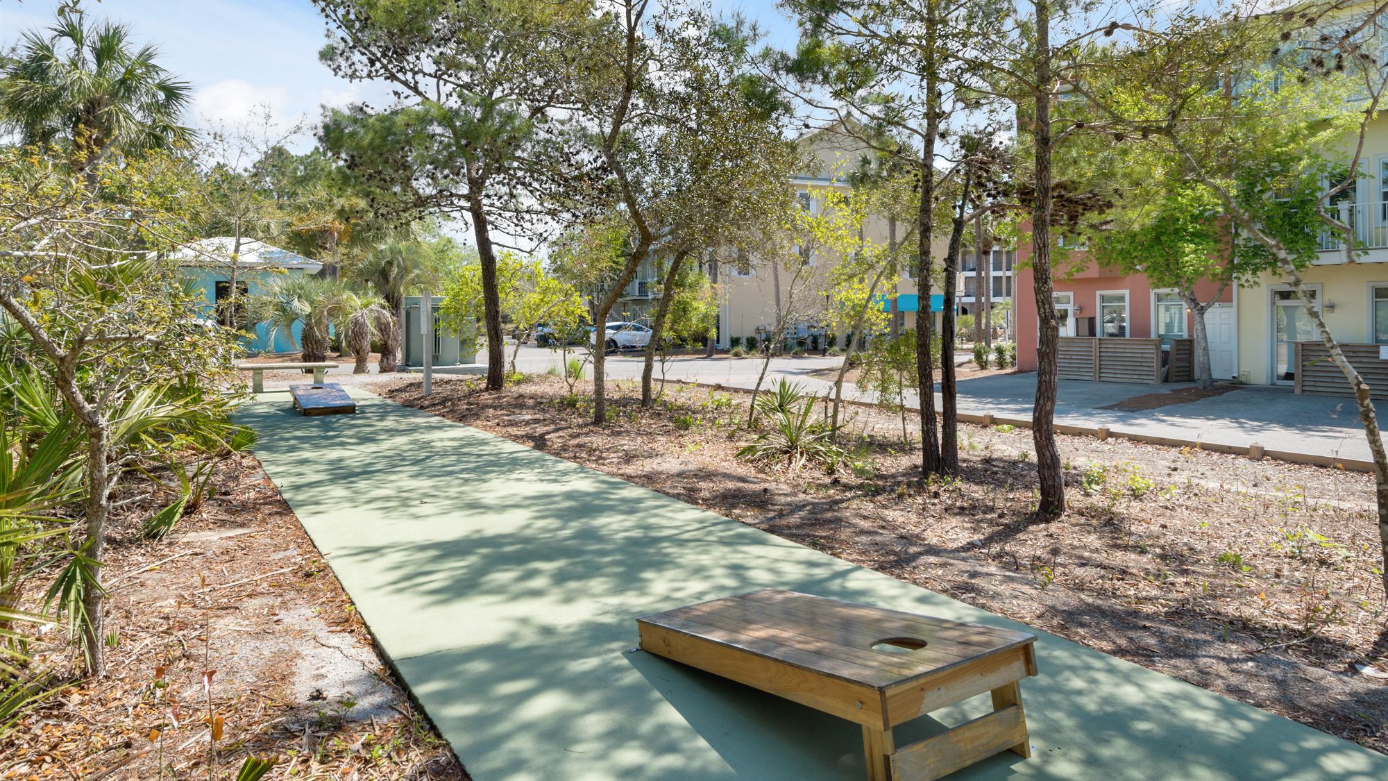 Gulf Place Grounds & Amenities