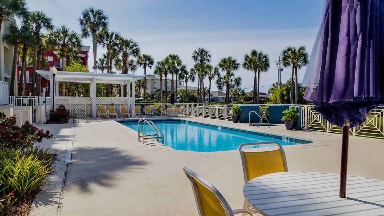 Gulf Place Grounds & Amenities Gulf Place Grounds & Amenities