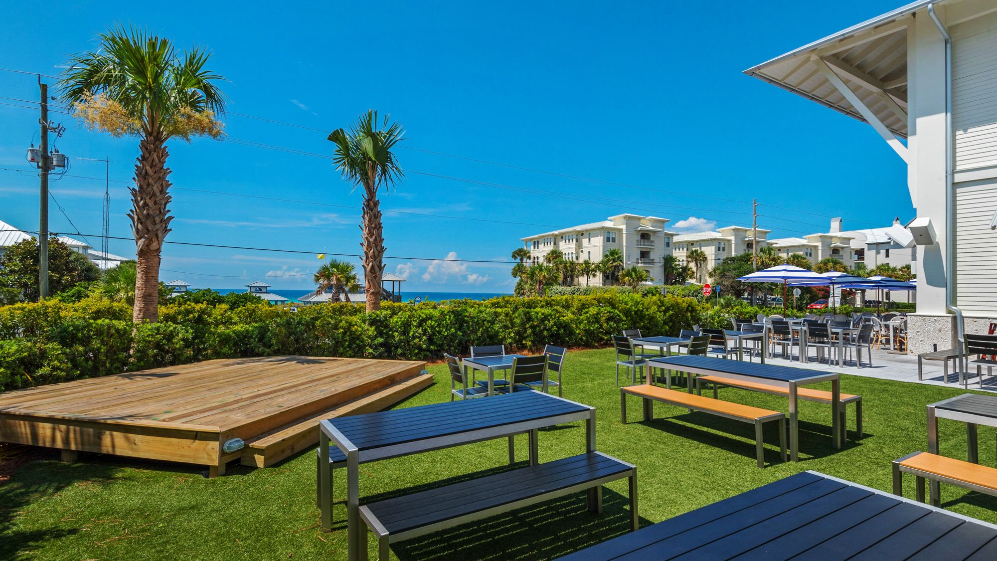 Gulf Place Grounds & Amenities