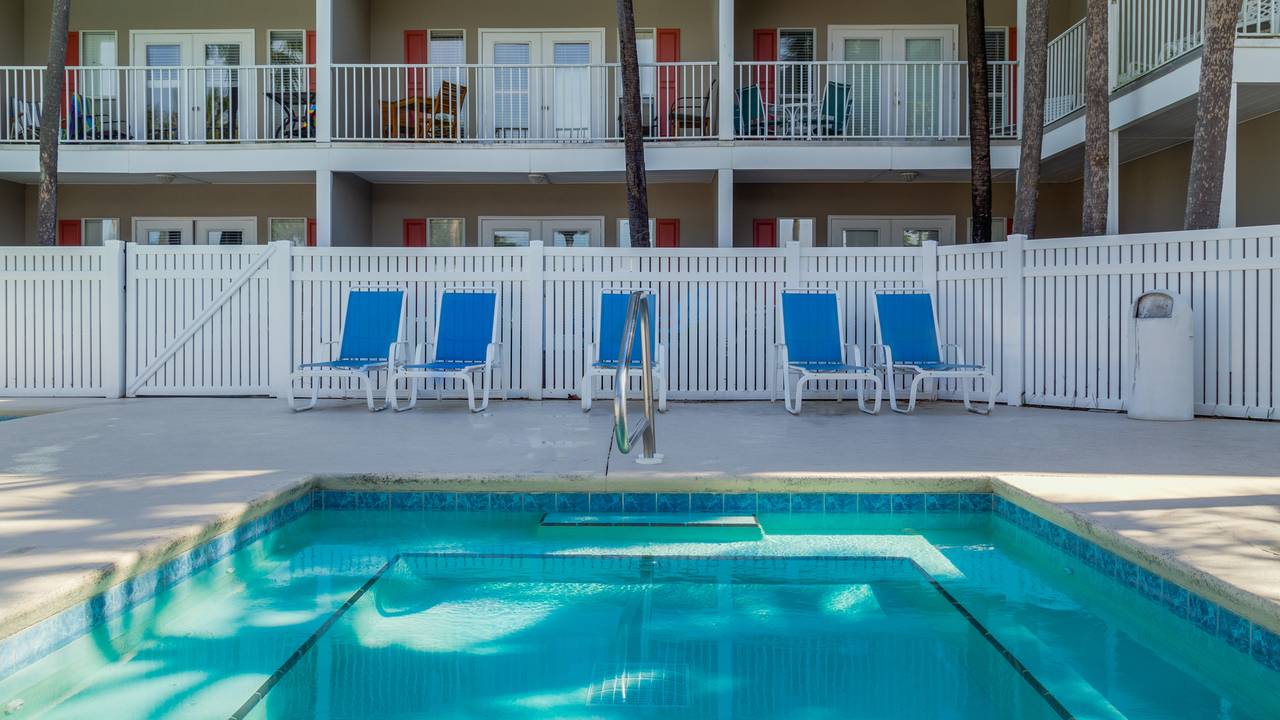 Gulf Place Grounds & Amenities Gulf Place Grounds & Amenities