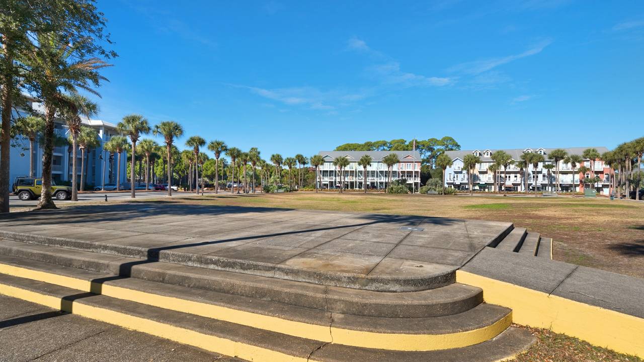 Gulf Place Grounds & Amenities Gulf Place Grounds & Amenities