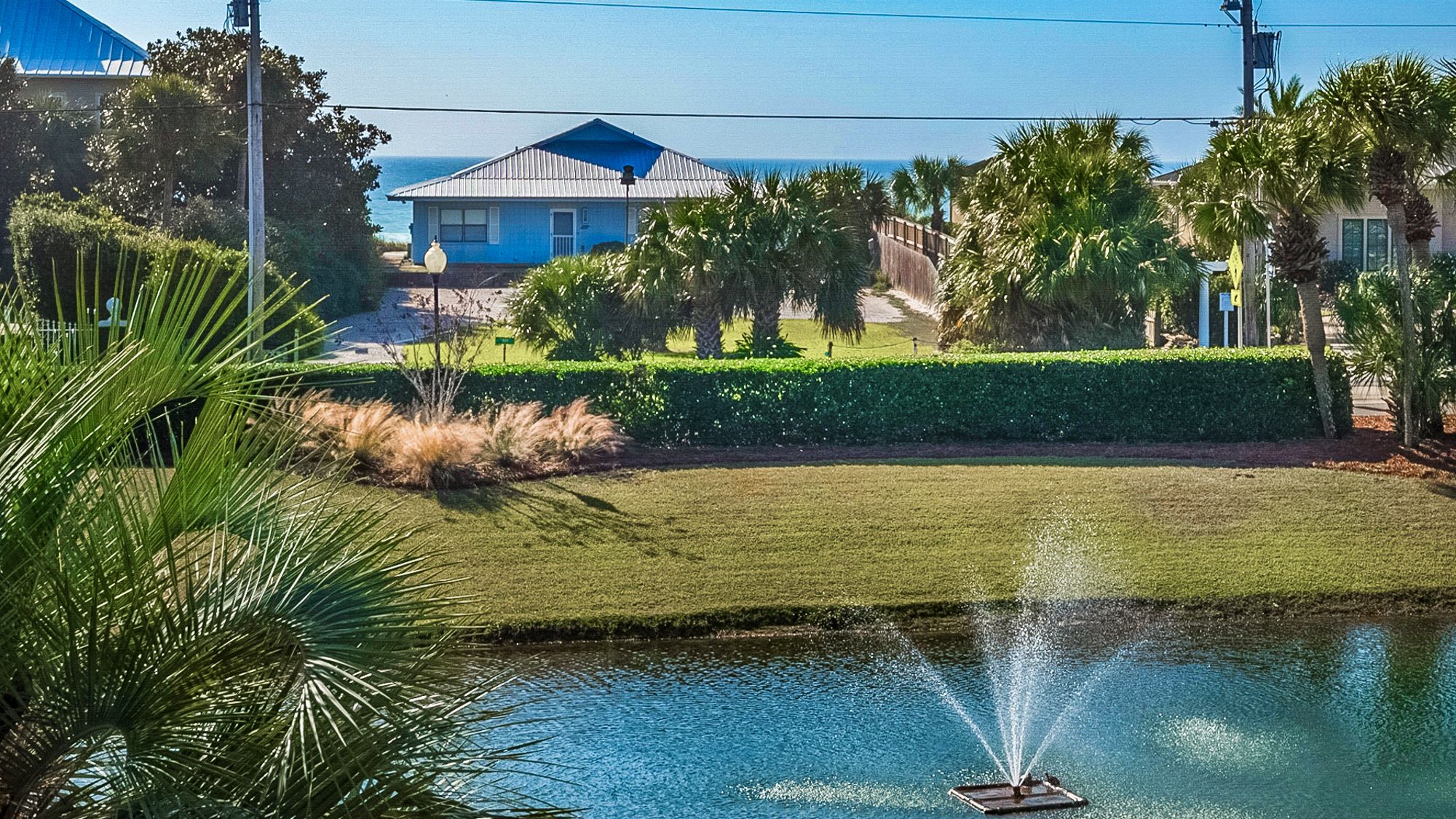 Gulf Place Grounds & Amenities