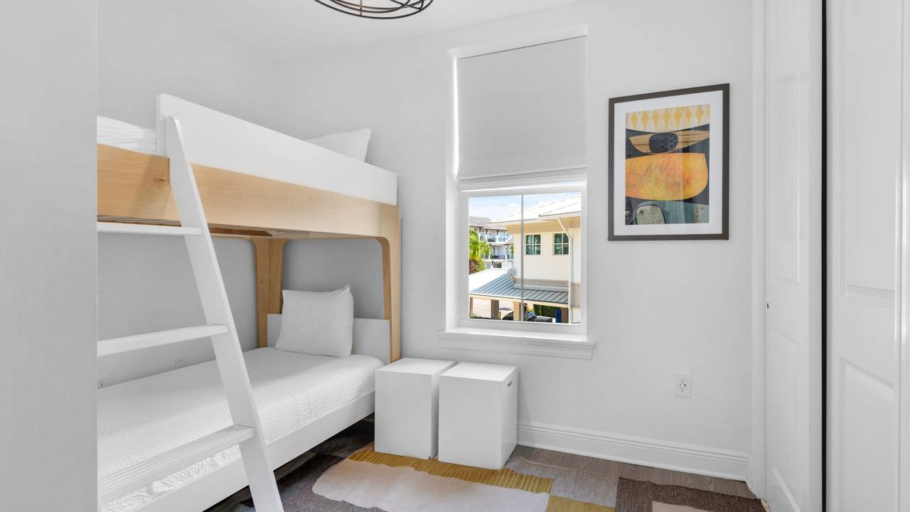 GPR101 Sugar Sands 30A - Guest Bedroom w/ twin-over-twin bed GPR101 Sugar Sands 30A - Guest Bedroom w/ twin-over-twin bed