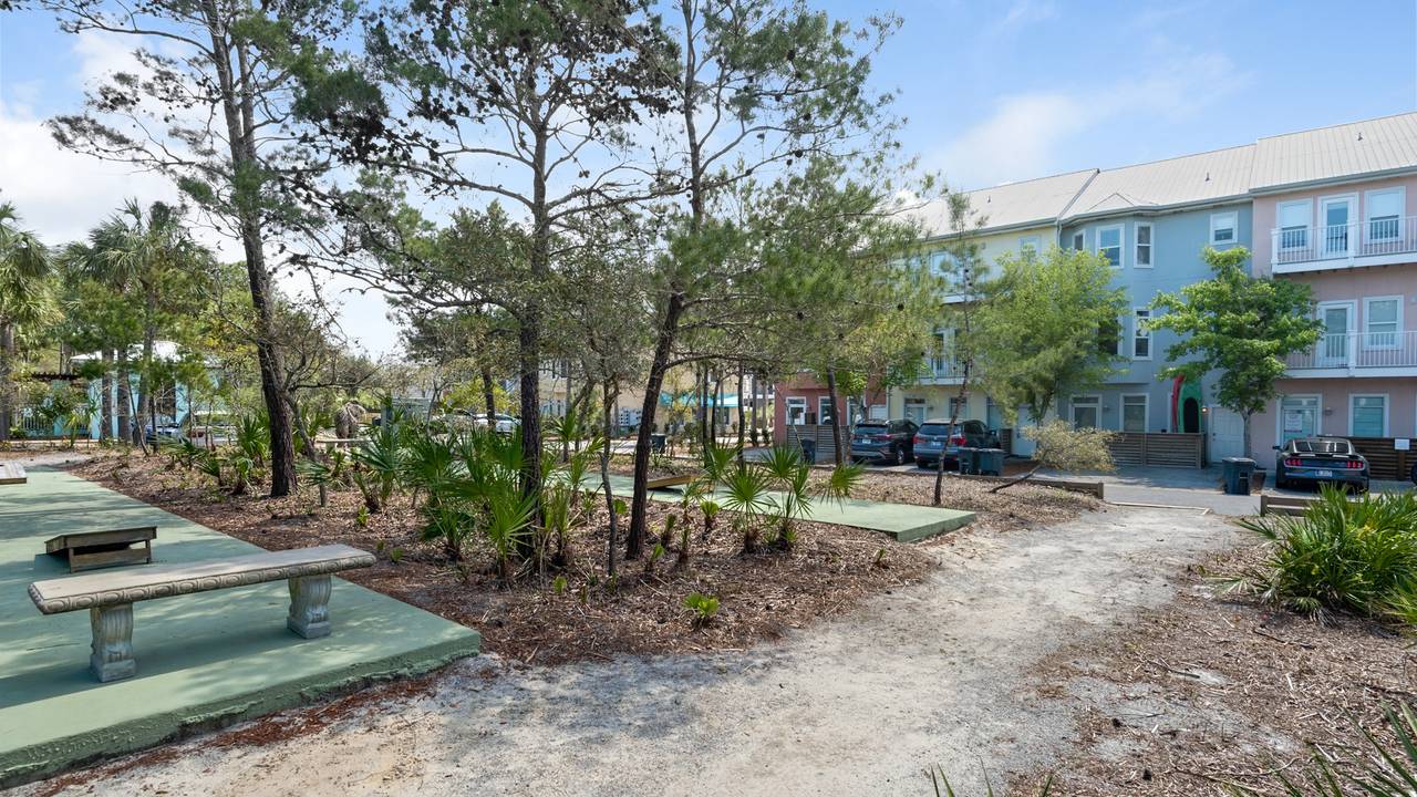 Gulf Place Grounds & Amenities Gulf Place Grounds & Amenities