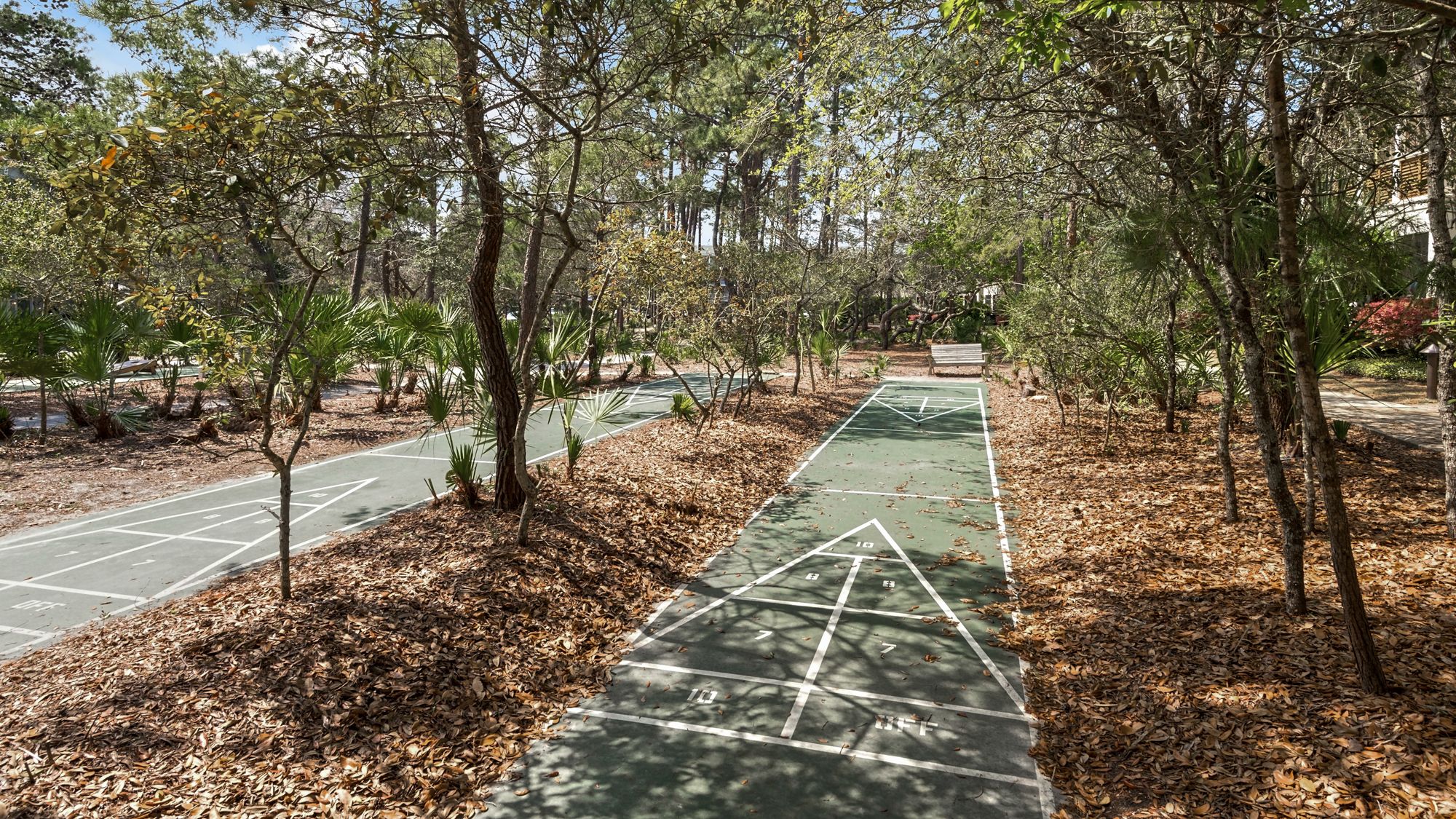 Gulf Place Grounds & Amenities