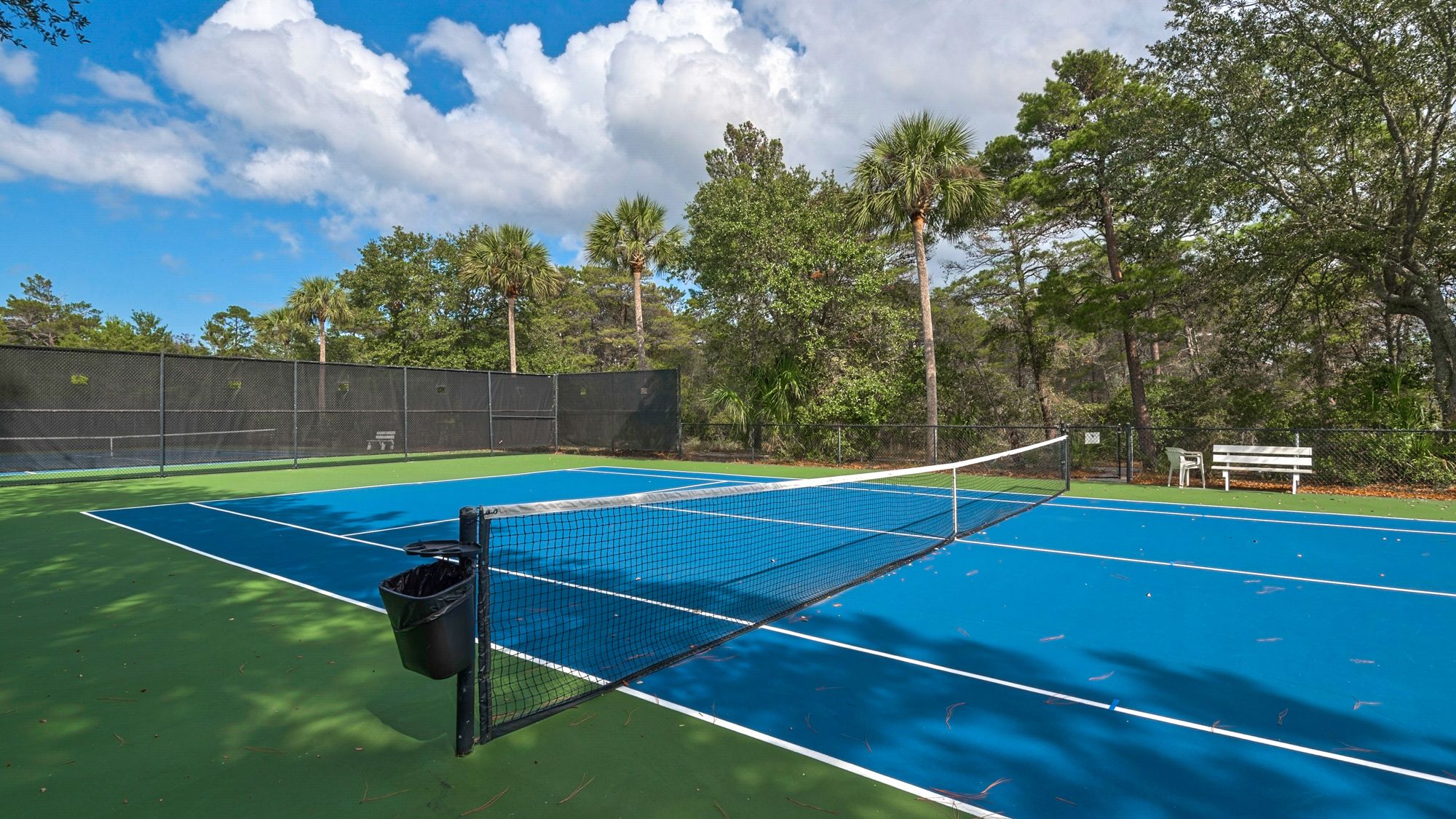 Gulf Place Grounds & Amenities