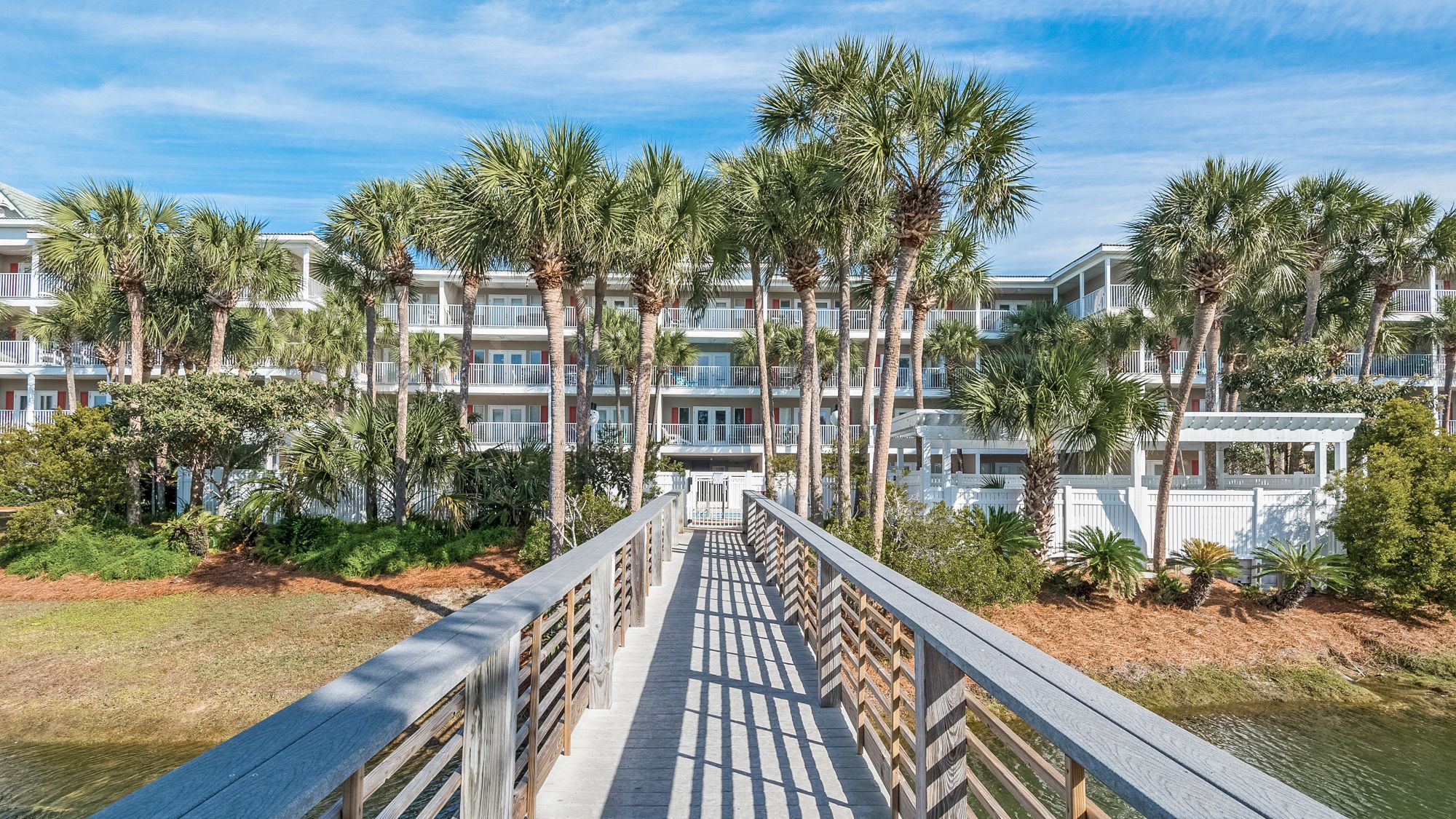 Gulf Place Grounds & Amenities