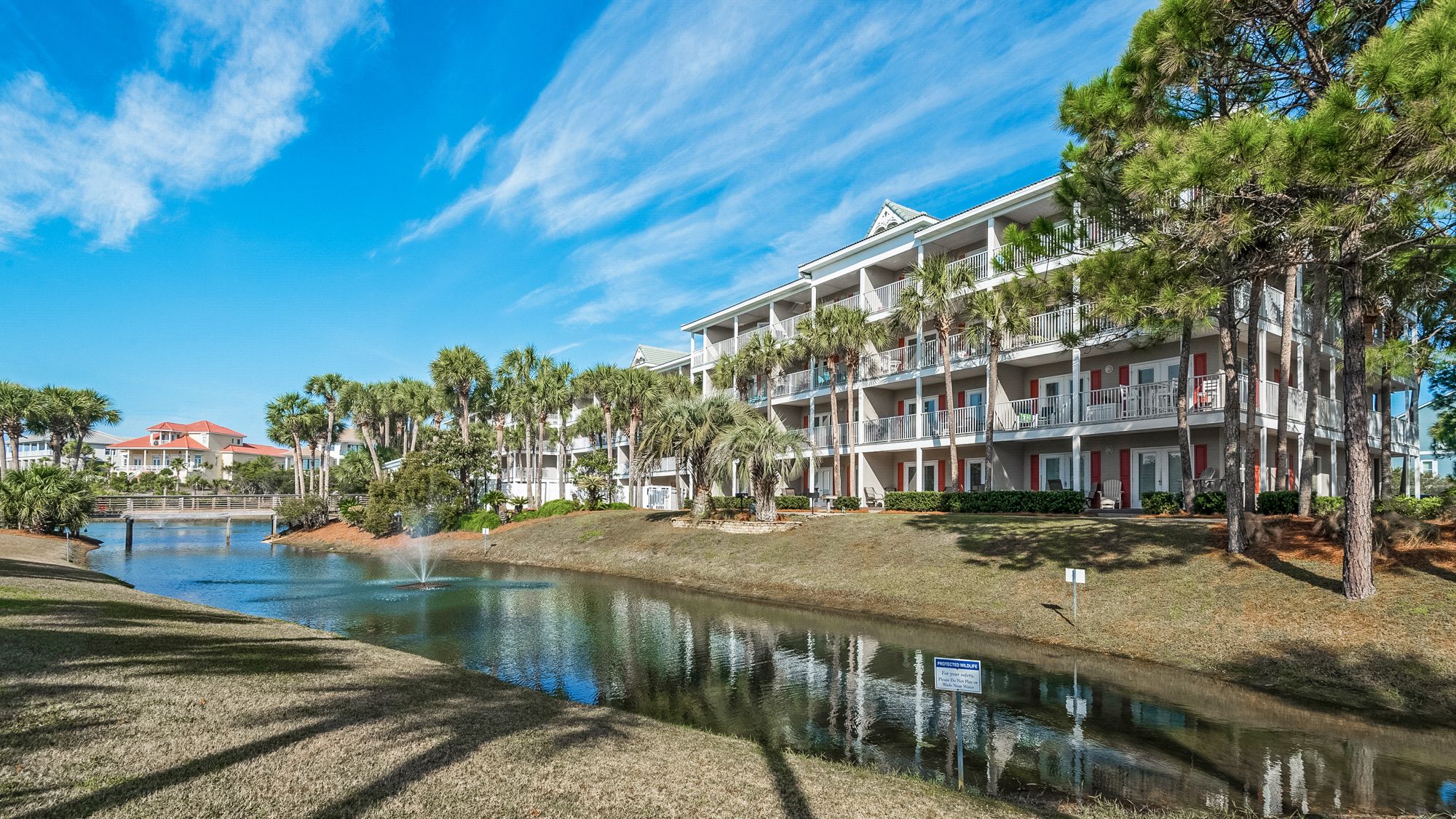 Gulf Place Grounds & Amenities