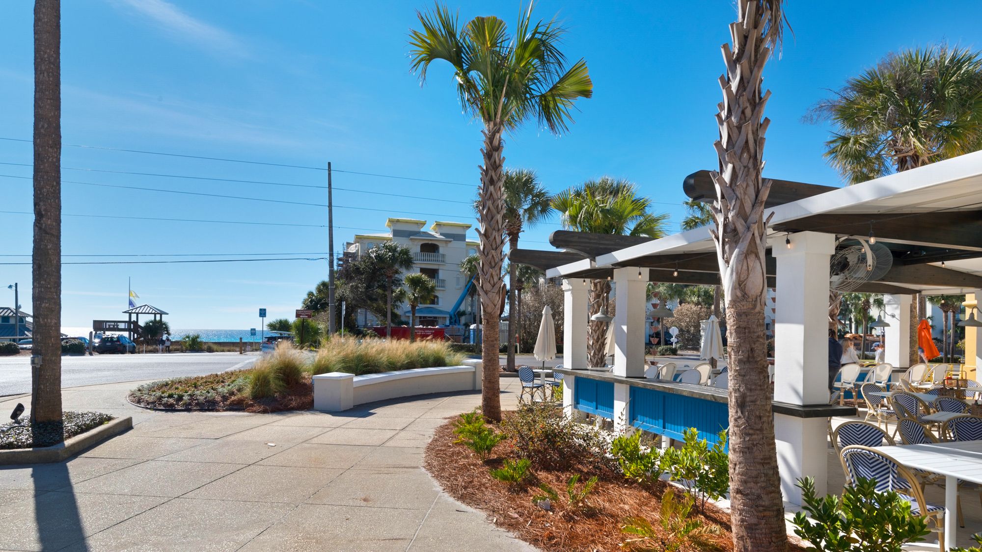 Gulf Place Grounds & Amenities