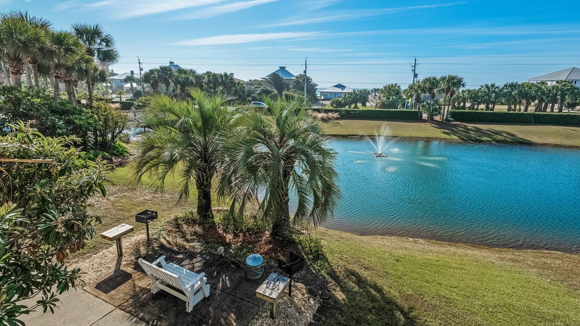 Gulf Place Grounds & Amenities