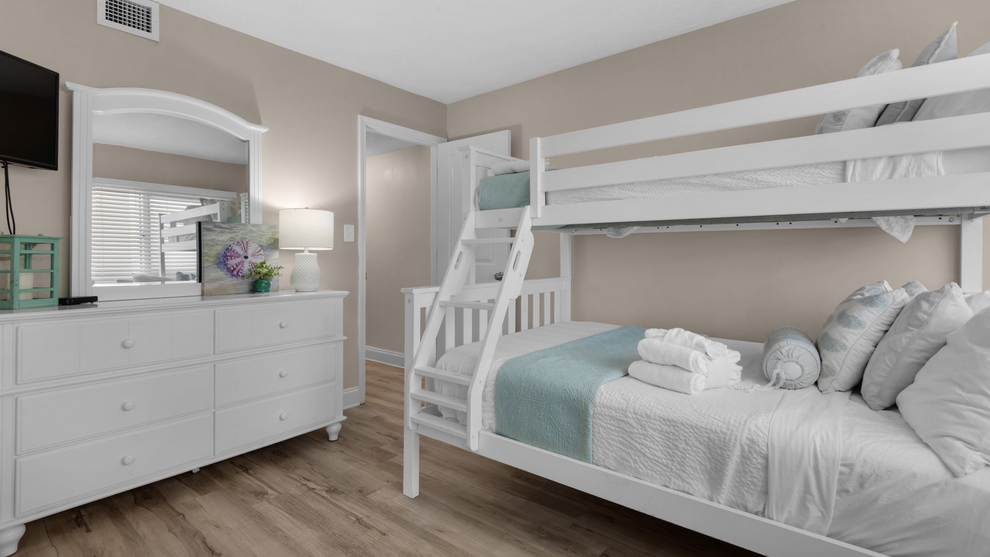 Pinnacle Port A113 - Guest bedroom w/ Full-over-twin bunks