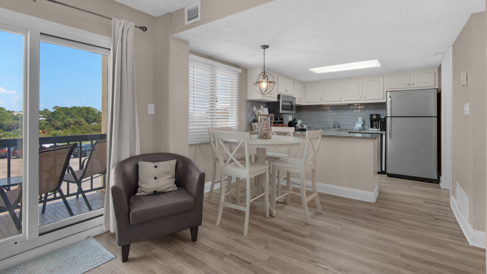 Pinnacle Port A113 - Dining into kitchen